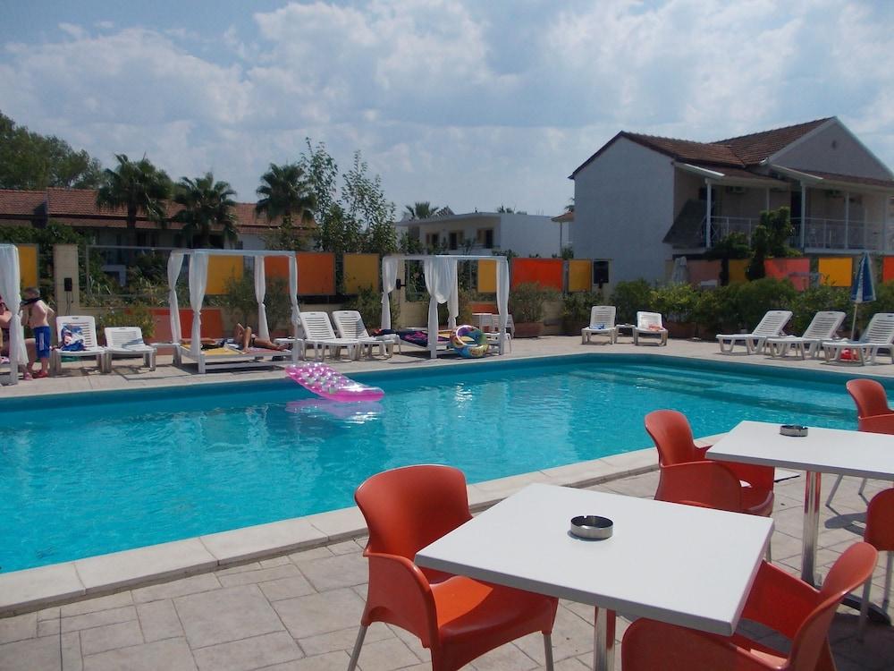 Kavos Central Gardens Екстериор снимка